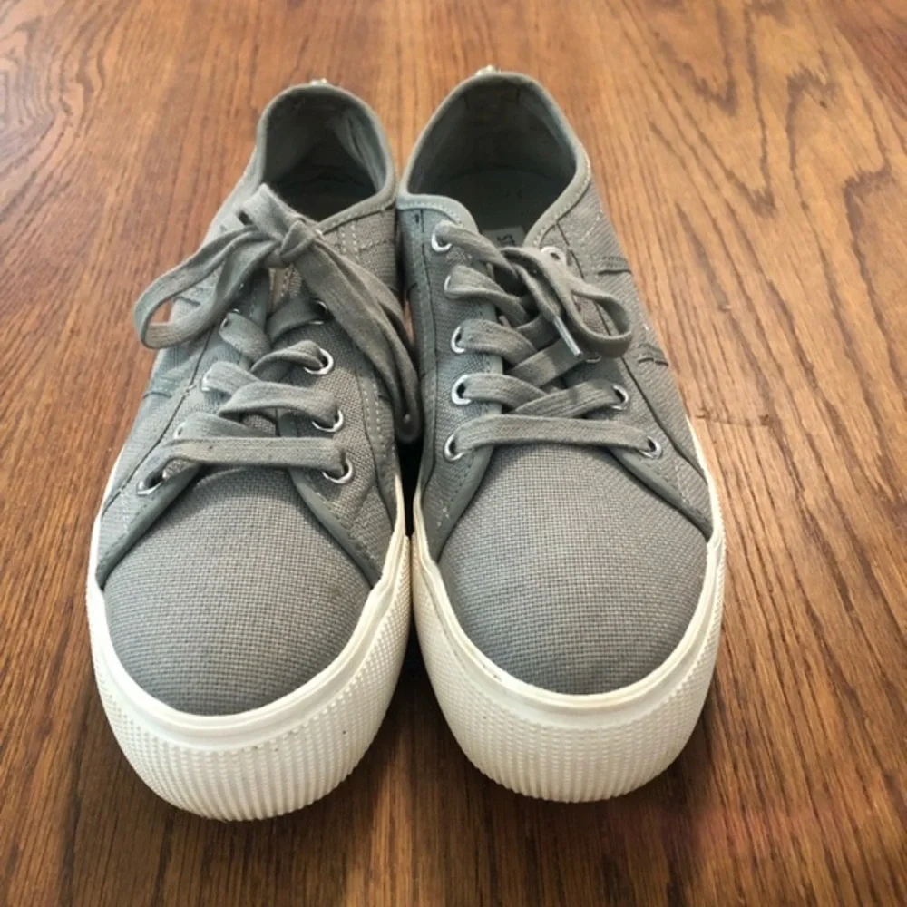Like New Hunter Green Steve Madden Platform Sneakers 7